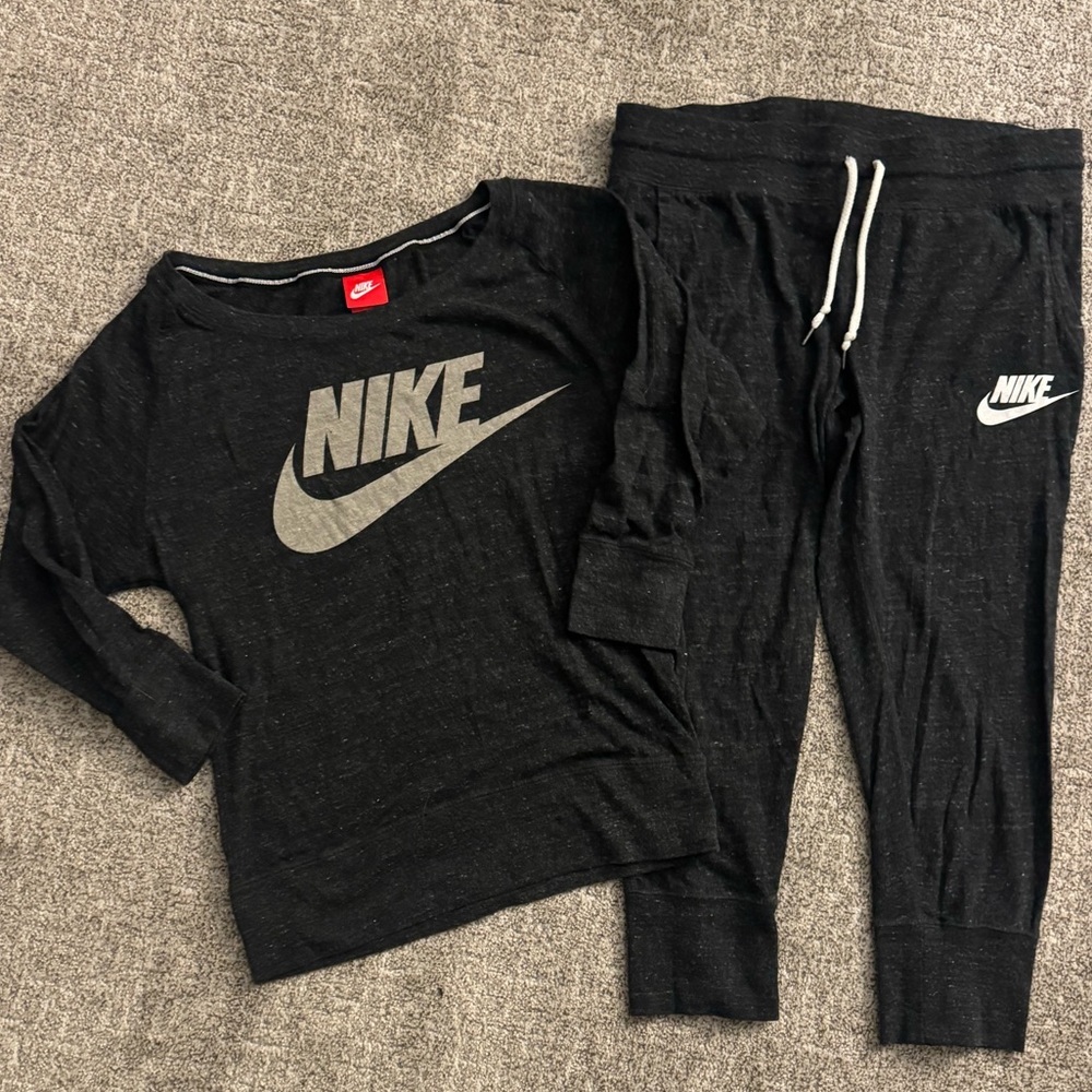 Nike logo Black grey crewneck sweatshirt sz-S & Joggers sz-M Set